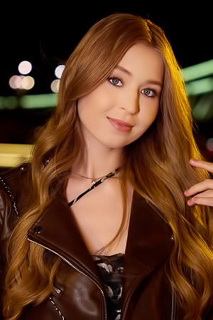 Lexi Montana gives a wet creampie after reverse cowgirl