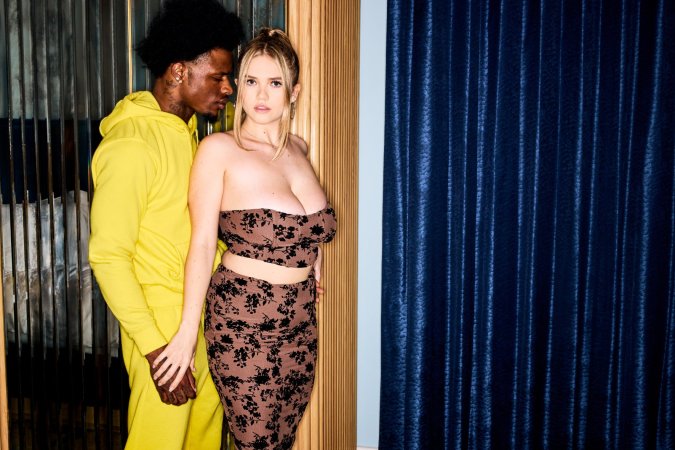 Angie Faith blows man at the bar in wild anniversary video — Angie Faith & Damion Dayski #9