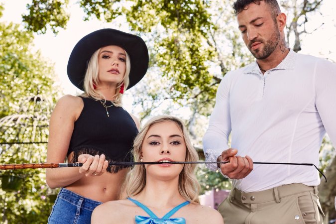 Kenna James and Amber Moore ride passenger, tongues teasing skin — Kenna James, Amber Moore & Maximo Garcia #10