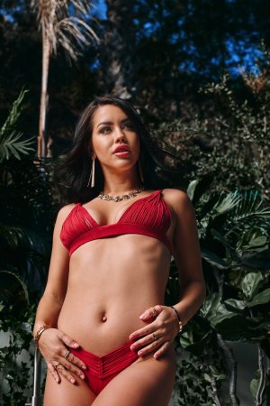 Alina Lopez invokes relaxation for Allie Nicole with a tenseioned massage — Alina Lopez & Allie Nicole #7